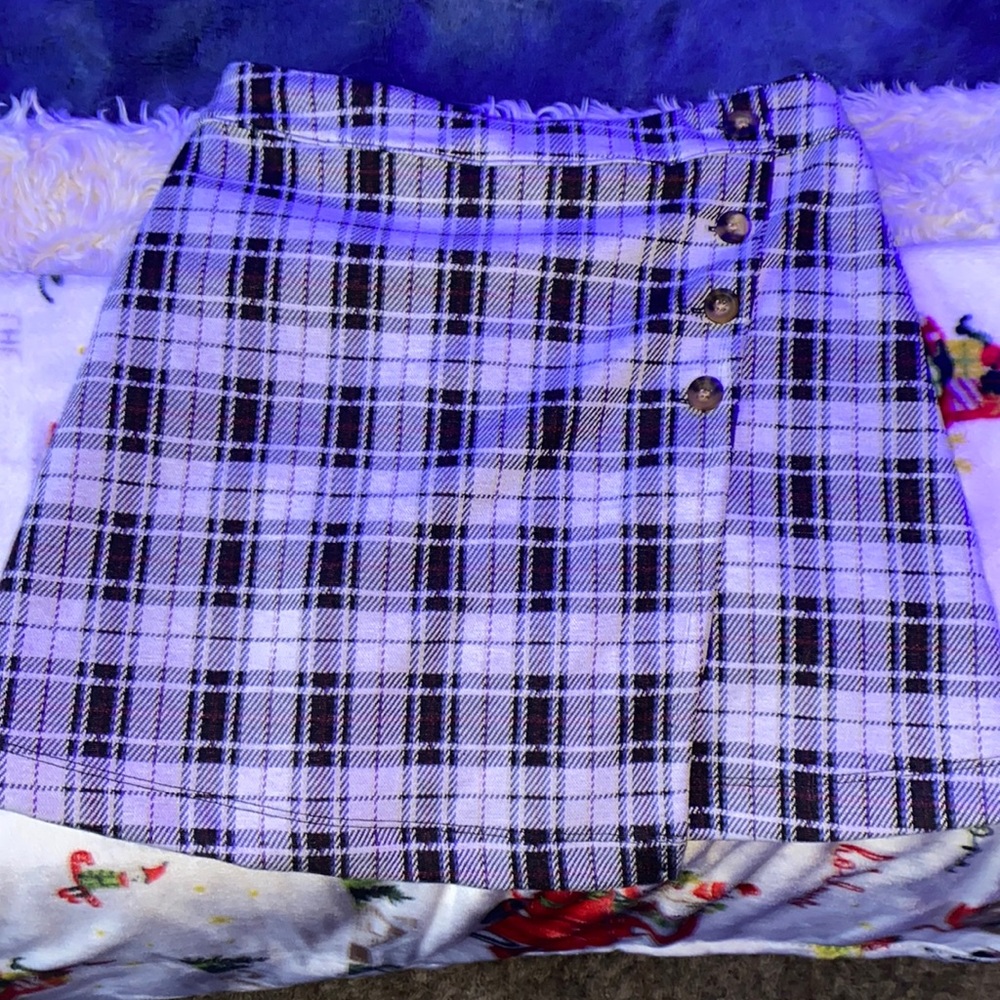 Skirt with slit down, middle and buttons covering it